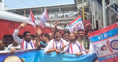 BC leaders leave for Chalo Delhi movement from Telangana