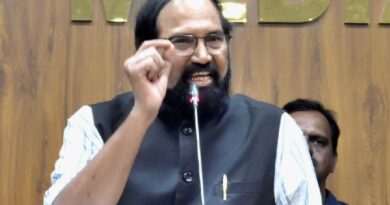 Minister Uttam Kumar Reddy speaking to media about commercial LPG cylinder shortage in Telangana