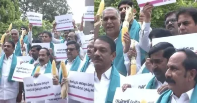 BRS leaders protest at Gun Park demanding MSP for maize farmers