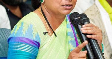 Kavitha questions KTR padayatra in Telangana politics BRS row