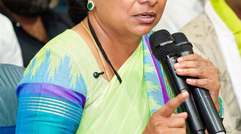Kavitha questions KTR padayatra in Telangana politics BRS row