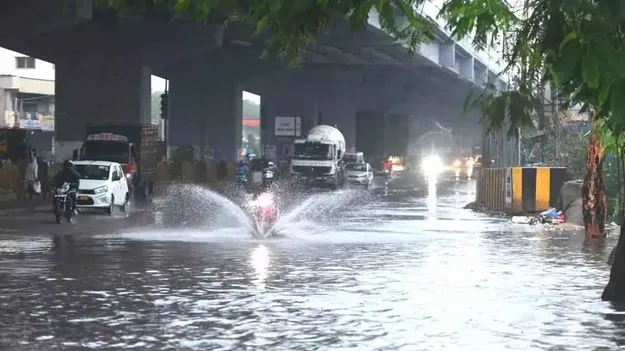 Heavy rain in Hyderabad with hailstorm and strong winds hit roads