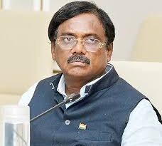 Telangana minister meets construction workers on pension, labour cards