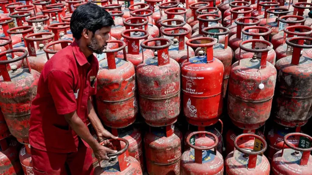 Dhanwada gas problems as LPG cylinder supply delay hits homes